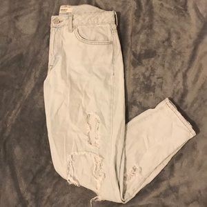 Light washed Distressed Boyfriend Jeans